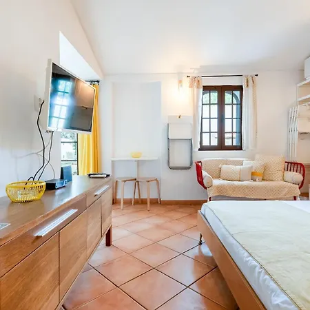Apartment Charming Yellow In Albufeira Olhos de Agua (Albufeira)
