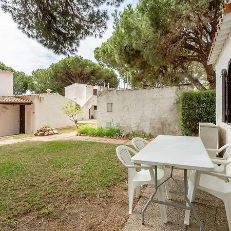 Charming Yellow In Albufeira Apartment