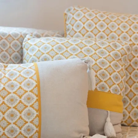 Charming Yellow In Albufeira Apartment