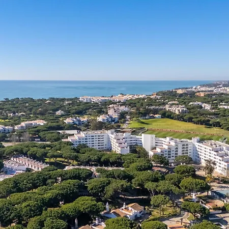 Charming Yellow In Albufeira Olhos de Agua (Albufeira)