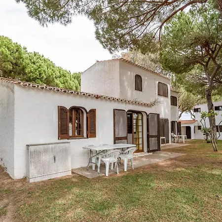 Charming Yellow In Albufeira Olhos de Água