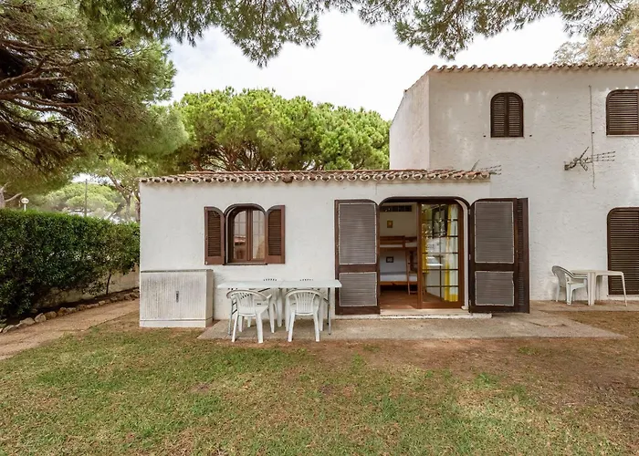 Charming Yellow In Albufeira